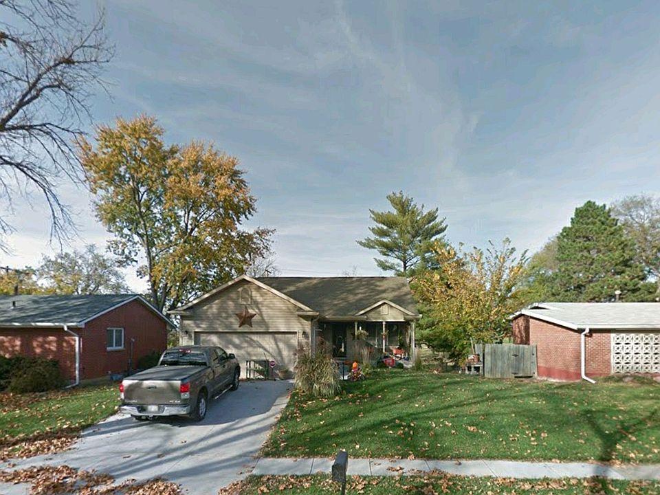 Front View w landscaping
