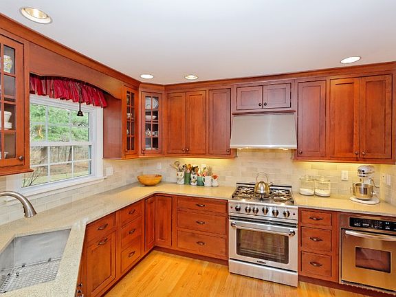 5th image of 815 Warner Rd