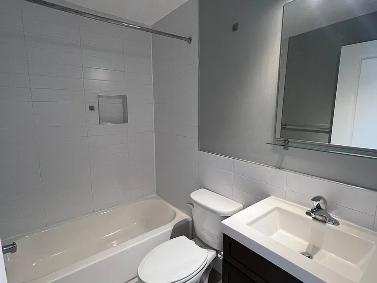 535 N Budd St #E3 — Photo 11