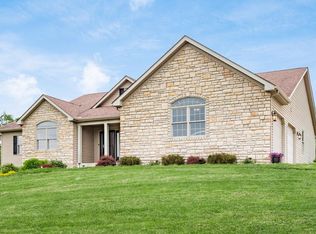 10 Thornberry Dr, Thornville, OH 43076