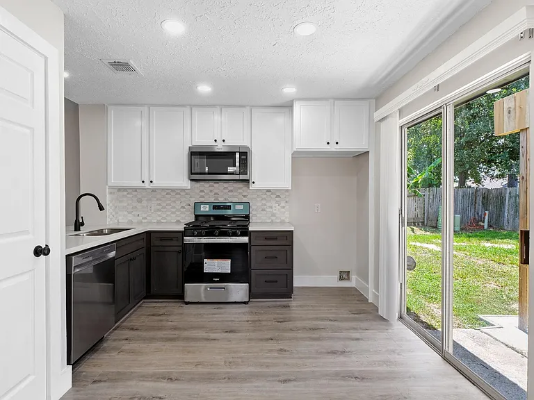 3535 Nutwood Ln — Photo 9