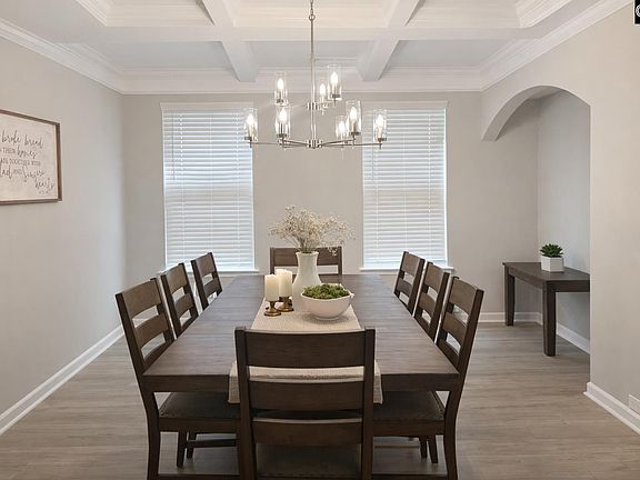 3rd image of 918 Appian Way