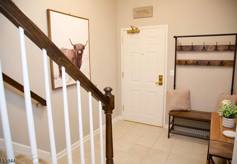 104 Stone Creek Ct — Photo 2