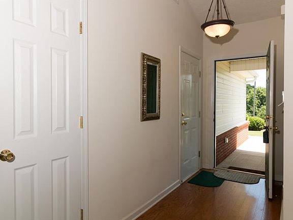 5th image of 115 Mills Creek Ln