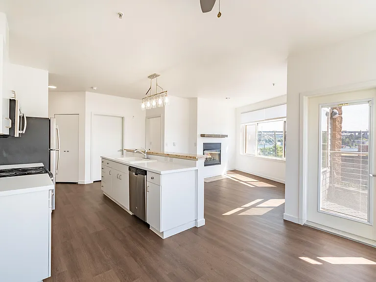 Pacific Pointe — Photo 40