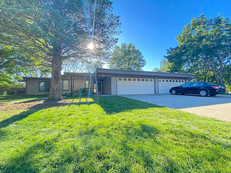 16 Green Mountain Drive — Photo 2