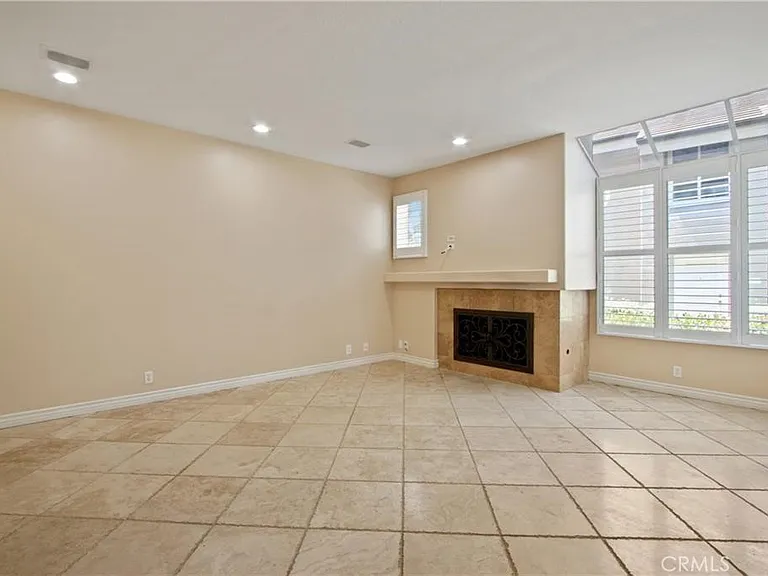 118 Baycrest Ct — Photo 4