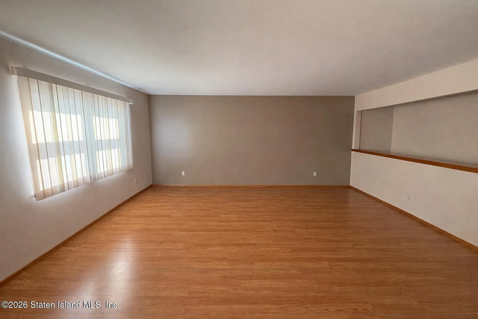 3 bed, 1.0 bath, 1296 sqft, $2,900 — Photo 3