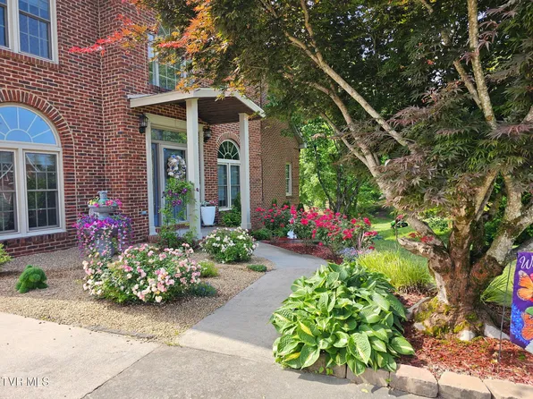 2605 Halifax Dr, Kingsport, TN 37660
