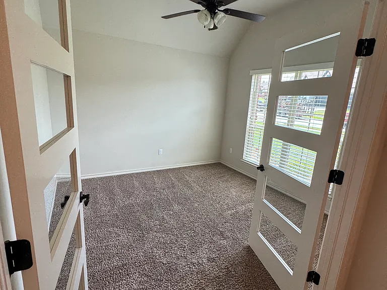 912 W Fargo St — Photo 6