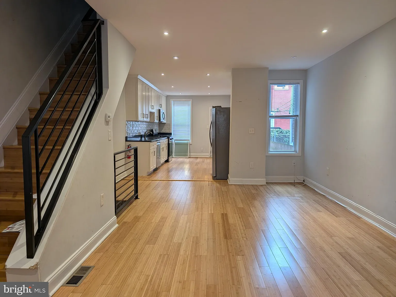 3 bed, 1410 sqft, $1,850 — Photo 3