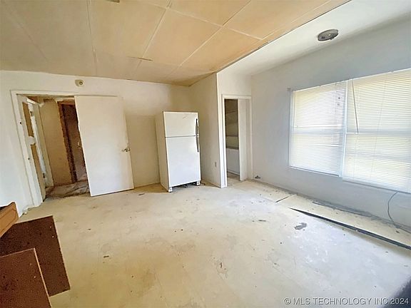 5th image of 123 E Delaware St