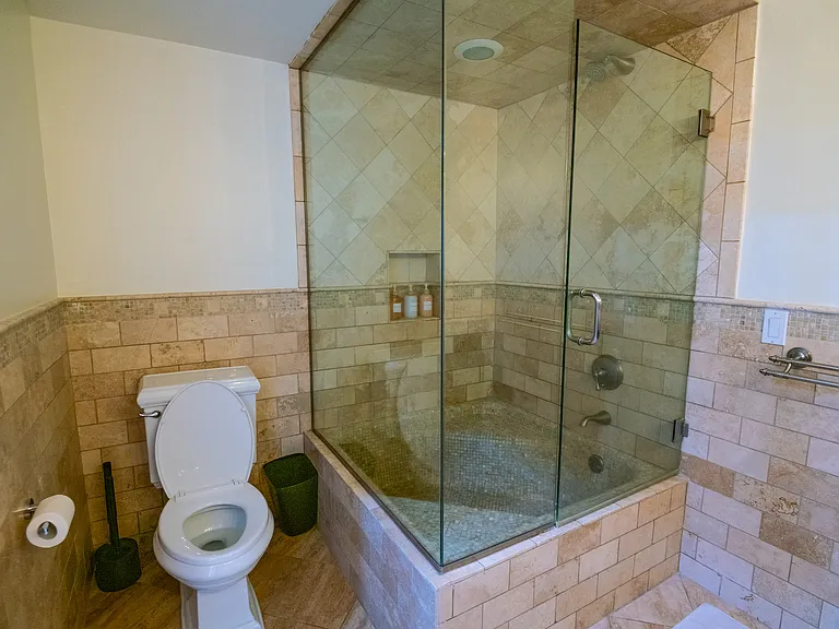 8401 Fountain Ave #4 — Photo 38