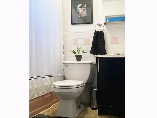 Rented by Realty Collective | media 6