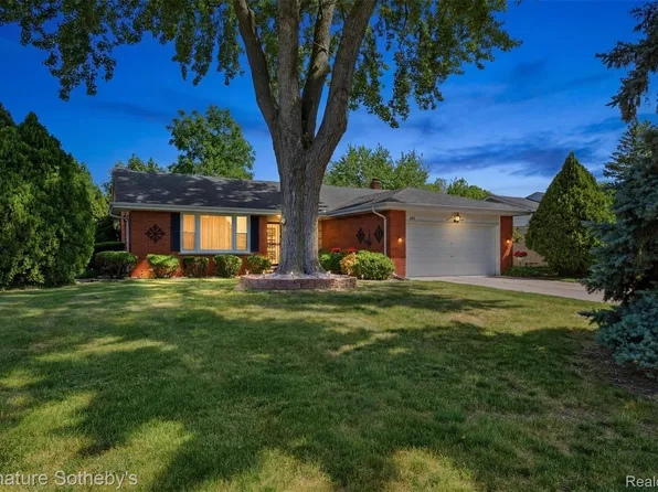 6344 Campus Dr, Dearborn Heights, MI 48127