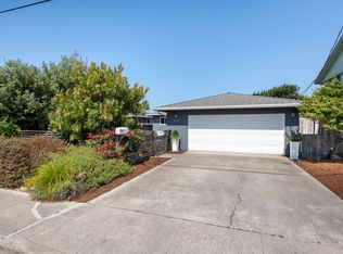 523 Metzgar St, Half Moon Bay, CA 94019