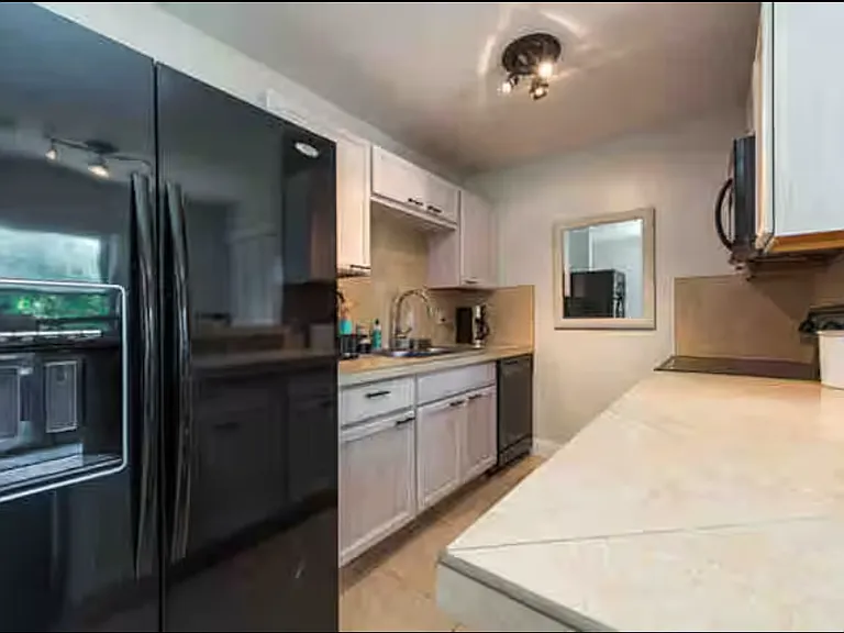 2875 Van Buren Ave — Photo 4