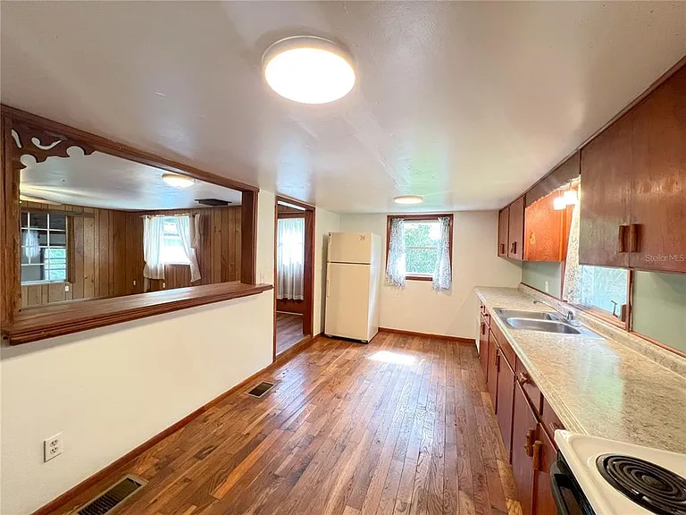 11719 NE 7th Ave — Photo 10