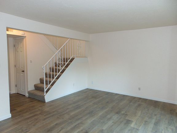 3rd image of 821 E 10th St Unit 4