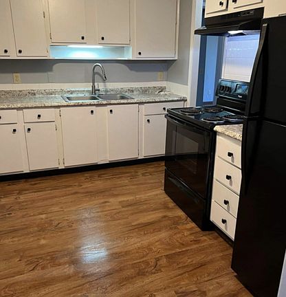 2nd image of 603 Amhurst Dr