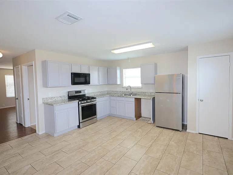 3203 Becker Glen St — Photo 5