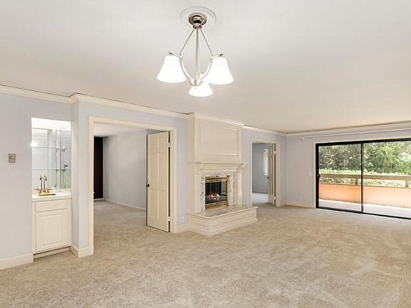 4th image of 8840 Villa La Jolla Dr #1