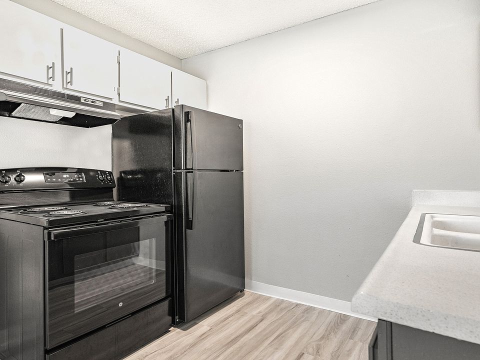 Lelaray Apartments