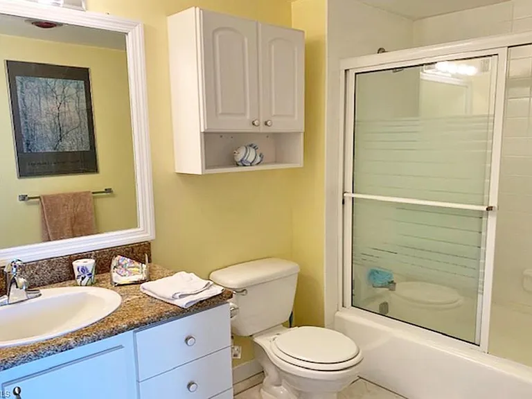 180 Seaview Ct #111 — Photo 4
