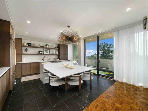 2575 Peachtree Rd NE APT 12D, Atlanta, GA 30305