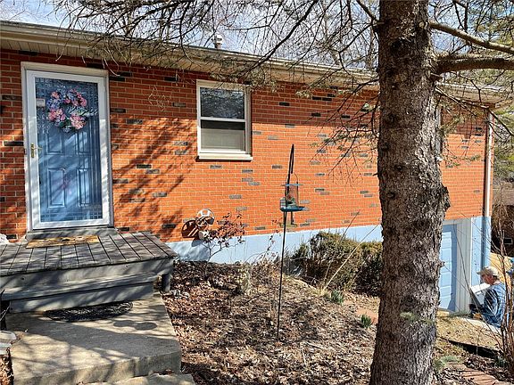 3rd image of 209 Lake Hillcrest Dr