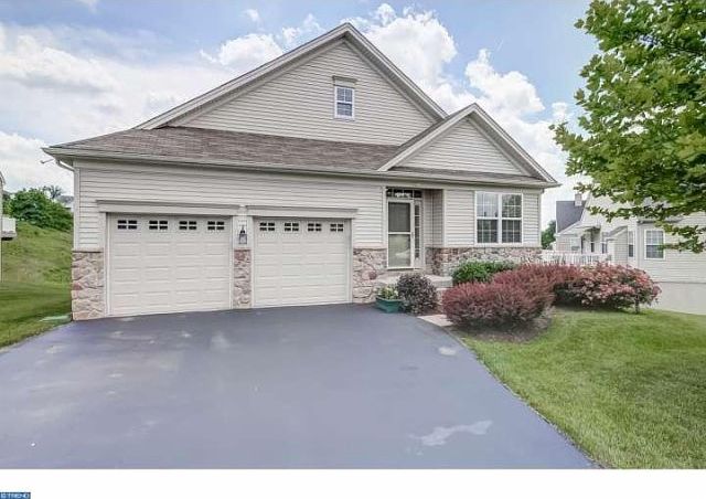 1st image of 128 Gaston Ln