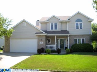 2911 Crown Pointe Rd, Lincoln, NE 68506