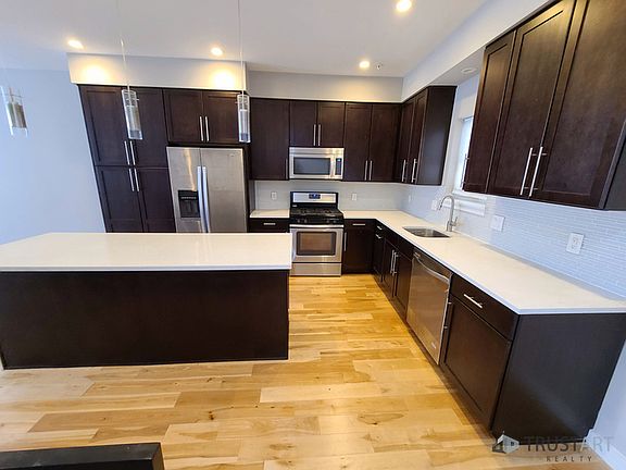 5th image of 1109 E Berks St