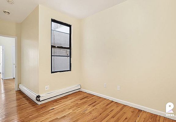 3rd image of 224 Willis Ave APT 4W