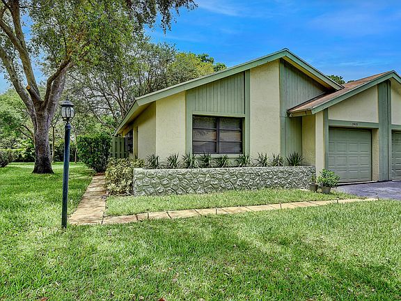 3rd image of 3837 Arelia Dr S