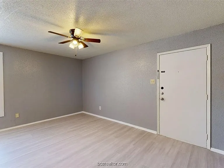 1524 Pine Ridge Dr #B — Photo 3