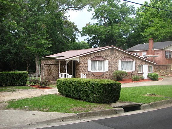 3rd image of 2925 Caledonia St