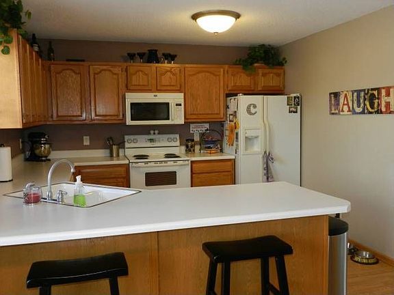 Eat-in kitchen
