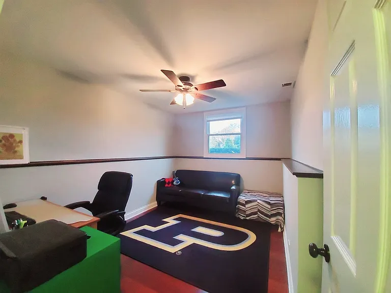 940 Burgess Cir — Photo 14