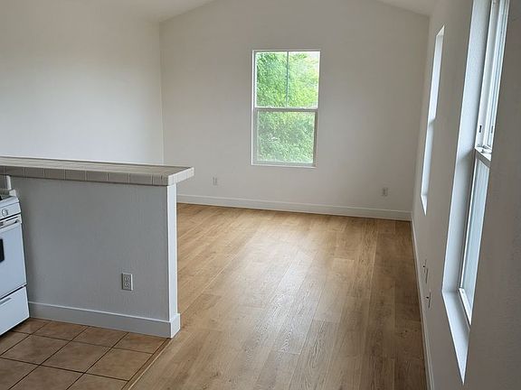 4th image of 2224 Northview St