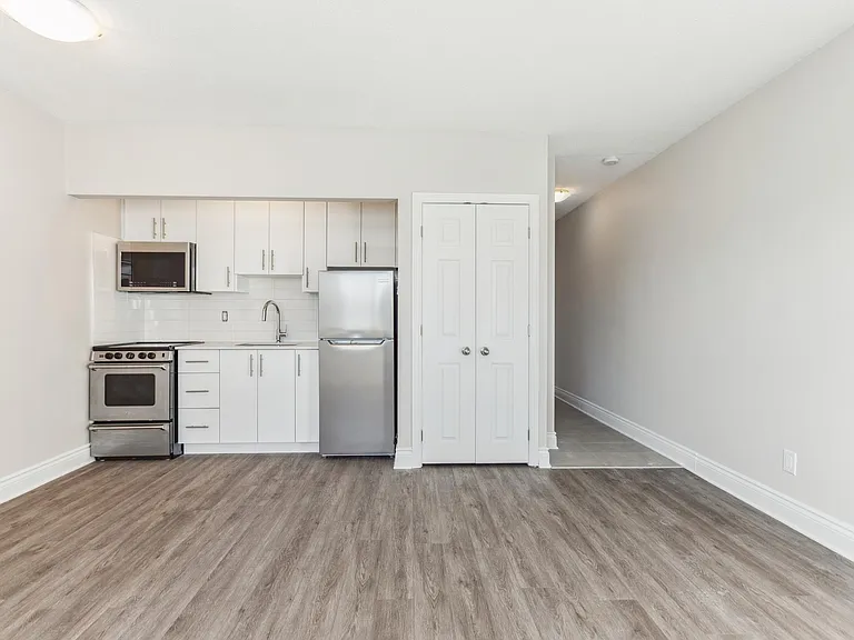 200 Bronson Ave — Photo 35