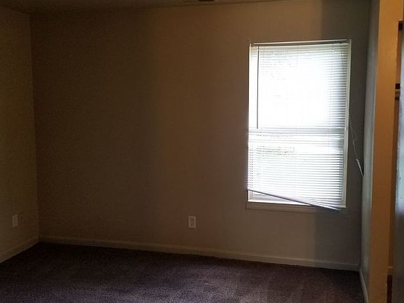 3rd image of 2928 N Temple Ave