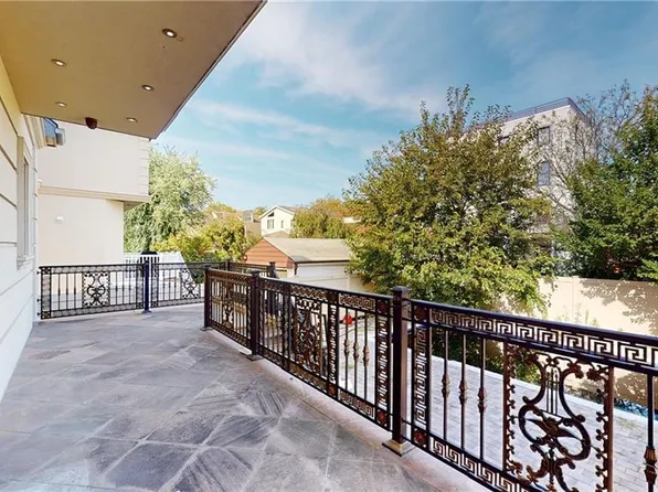 2317 East 63rd Street image 9 of 33