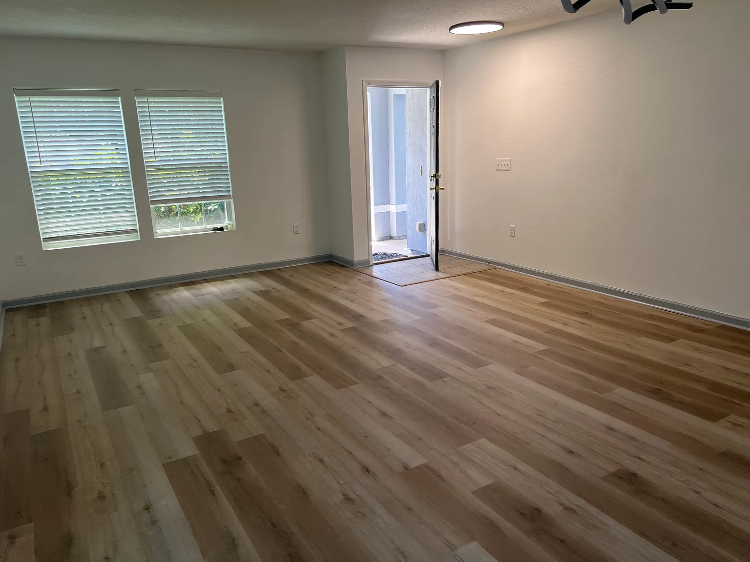 4 bed, 2137 sqft, $2,200 — Photo 3