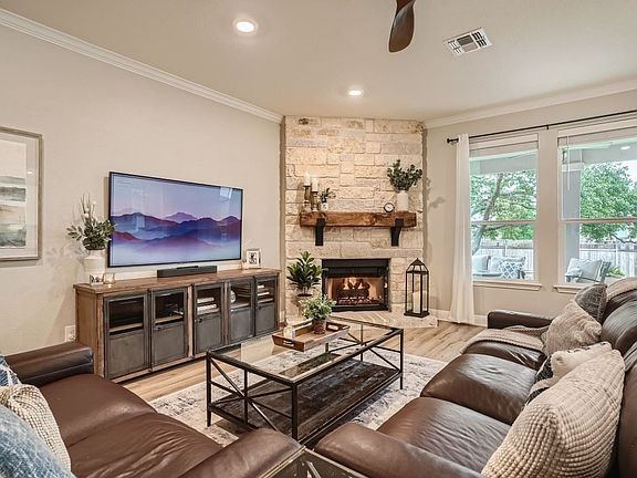5th image of 1016 Plano Ln