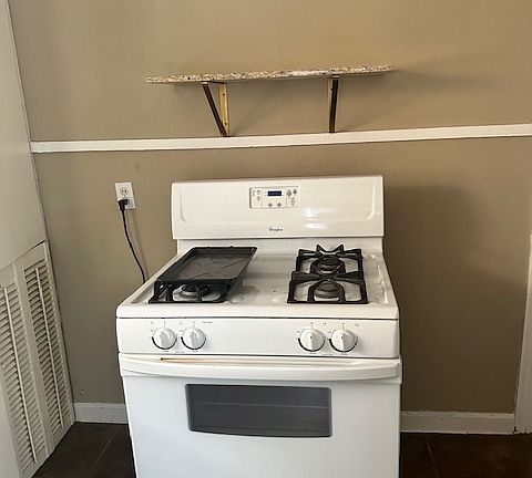 4th image of 510 1/2 Miller Ave