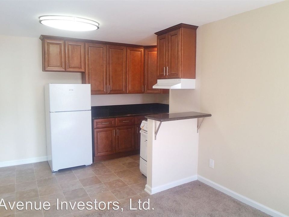 1st image of 900 Palm Ave APT 23