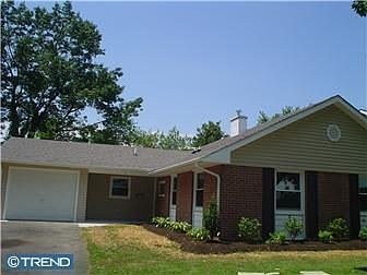2nd image of 11 Peacock Ln