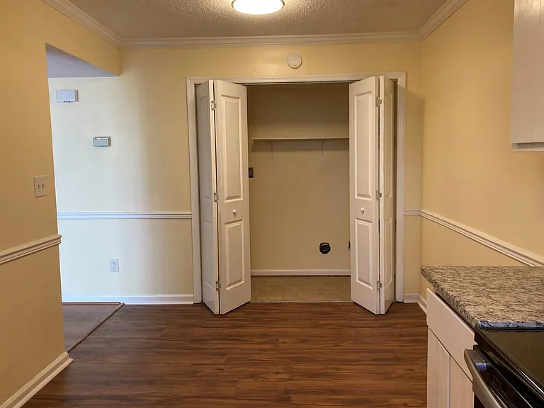 1034 Riverbend Club Dr SE — Photo 12
