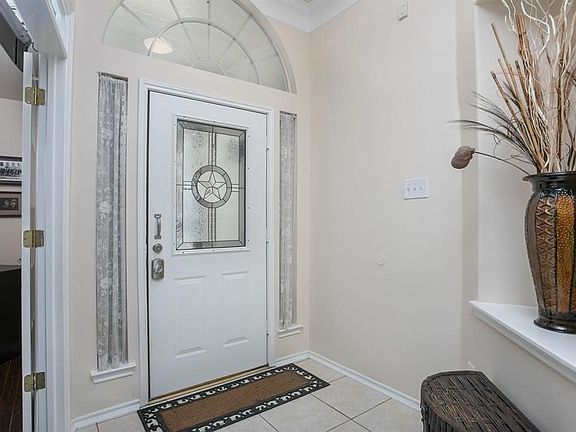 2nd image of 1828 Barretts Glen Dr